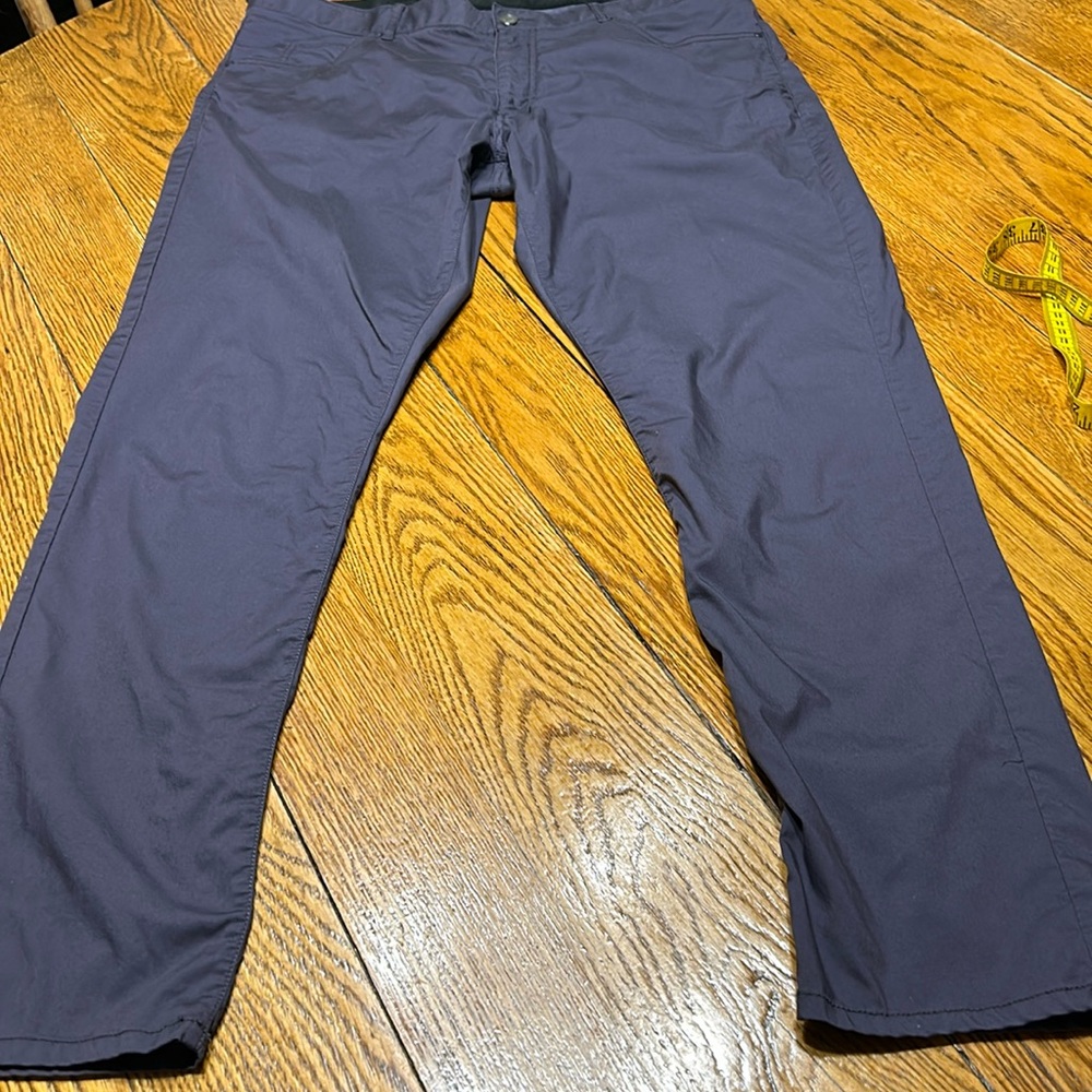 Nike Dry Fit men’s five pocket pants. Cotton/Poly/Spandex blend. Size 36x32